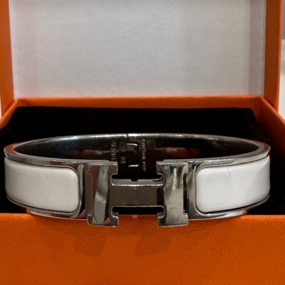 ❌️SOLD❌️💕HP💕Hermes White and Silver Clic H Bracelet💕PM - Picture 3 of 7